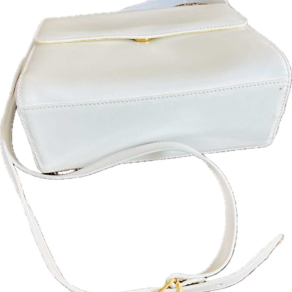 Beautiful white Italian leather purse with long adjustable strap